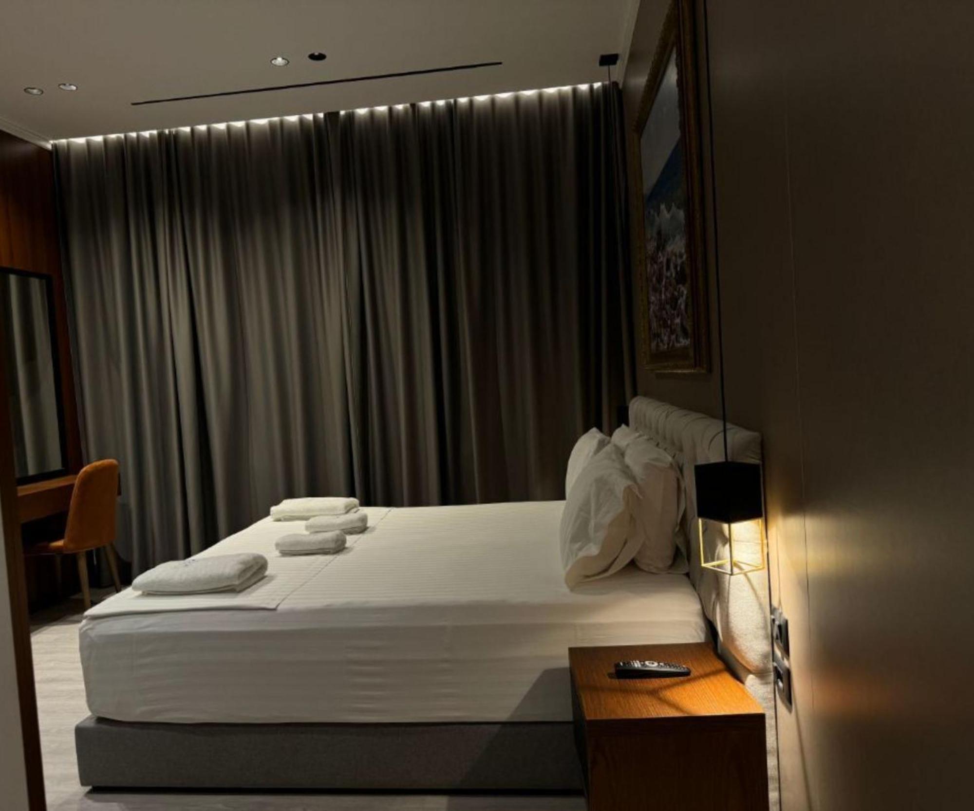 Area Hotel Ксамил Экстерьер фото